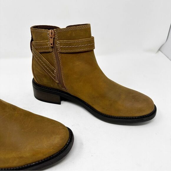 Clarks Brown Leather Ankle Boot Nubuck Leather Size 8.5 - Picture 2 of 9